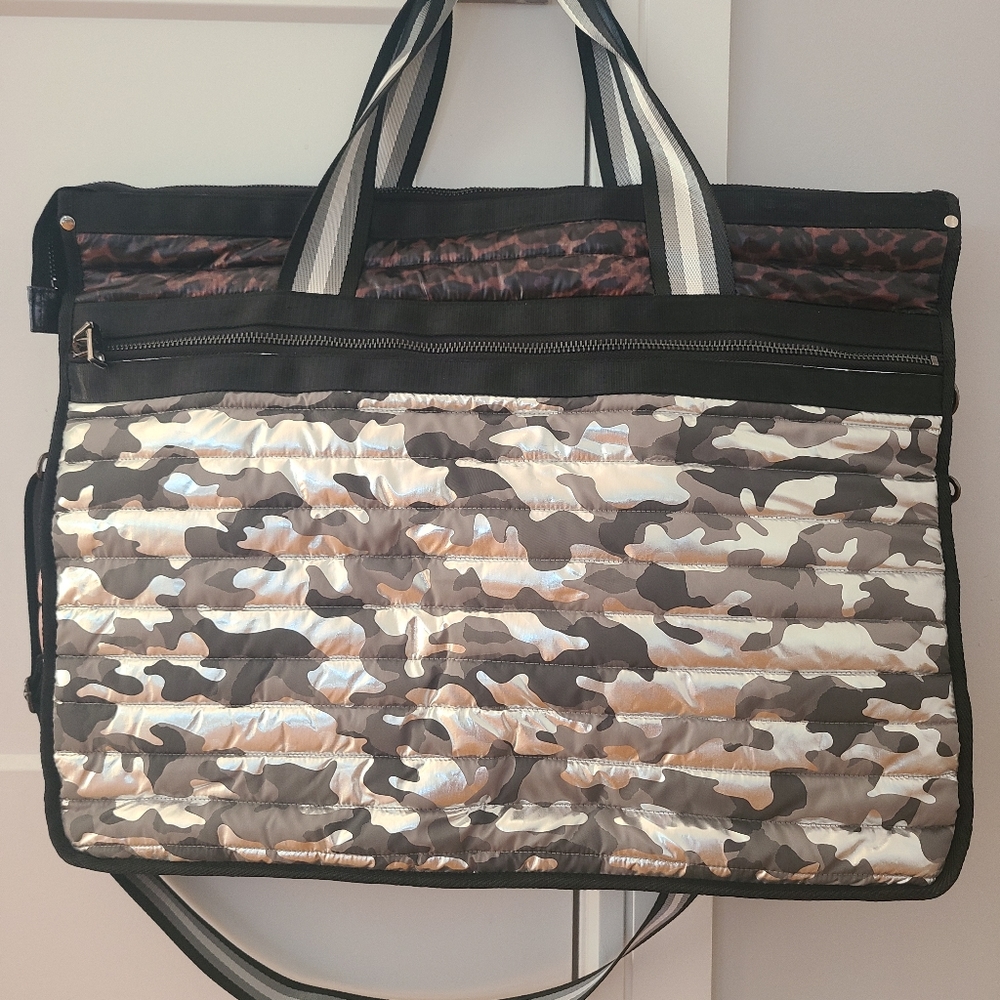 Think Royln XL Puffer bag New without tags